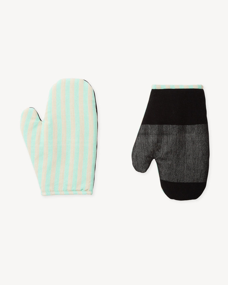 The two-handed oven mitt — The Color-Coded Chef
